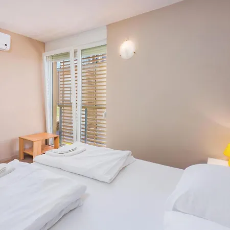 Apartament Amazing Apartment In Povljana With Wifi