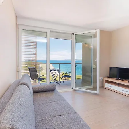 Amazing Apartment In Povljana With Wifi * Povljana